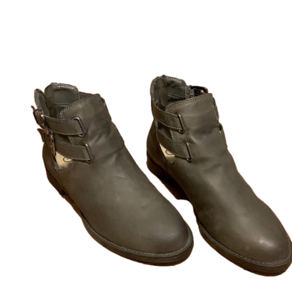 Bella Vita Leather Ankle Boots, Size 7.5WW, Earth Tone.